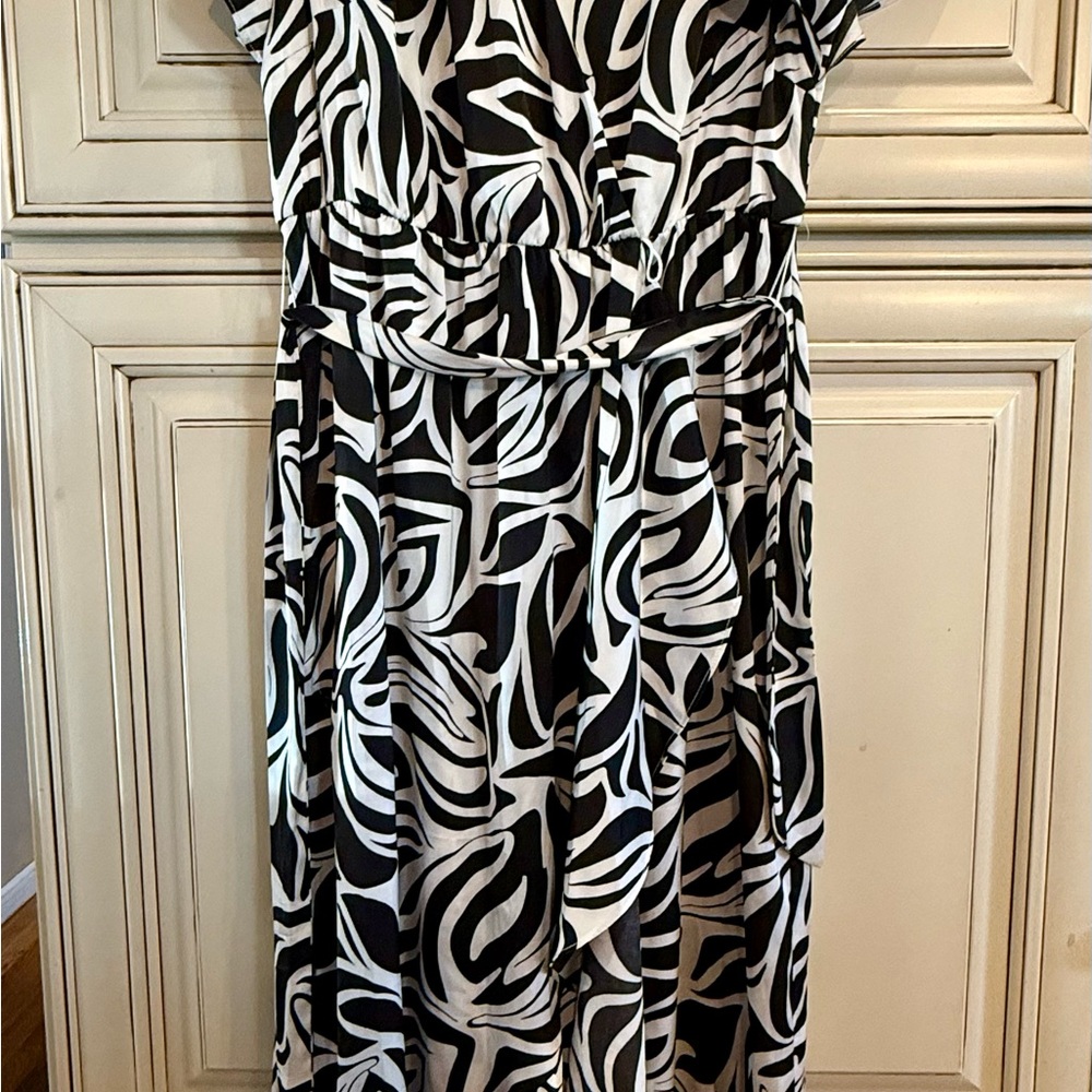 Nicole Miller! Black and White Patterned Dress - Picture 3 of 8